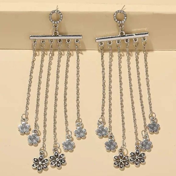 RHINESTONE & CHAINS FLORETTE DANGLY SILVERY EARRINGS 50 - Picture 2 of 4